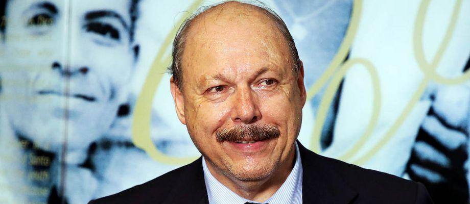 Presidente do Santos cancelou compromissos para tentar fechar contratações