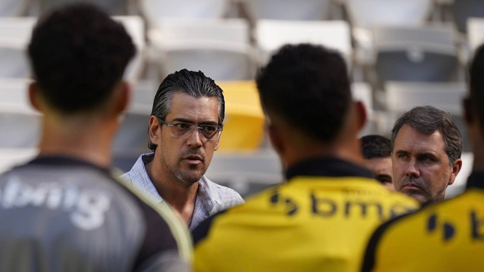 Bracks e Luiz Carlos no treino da base na Arena MRV