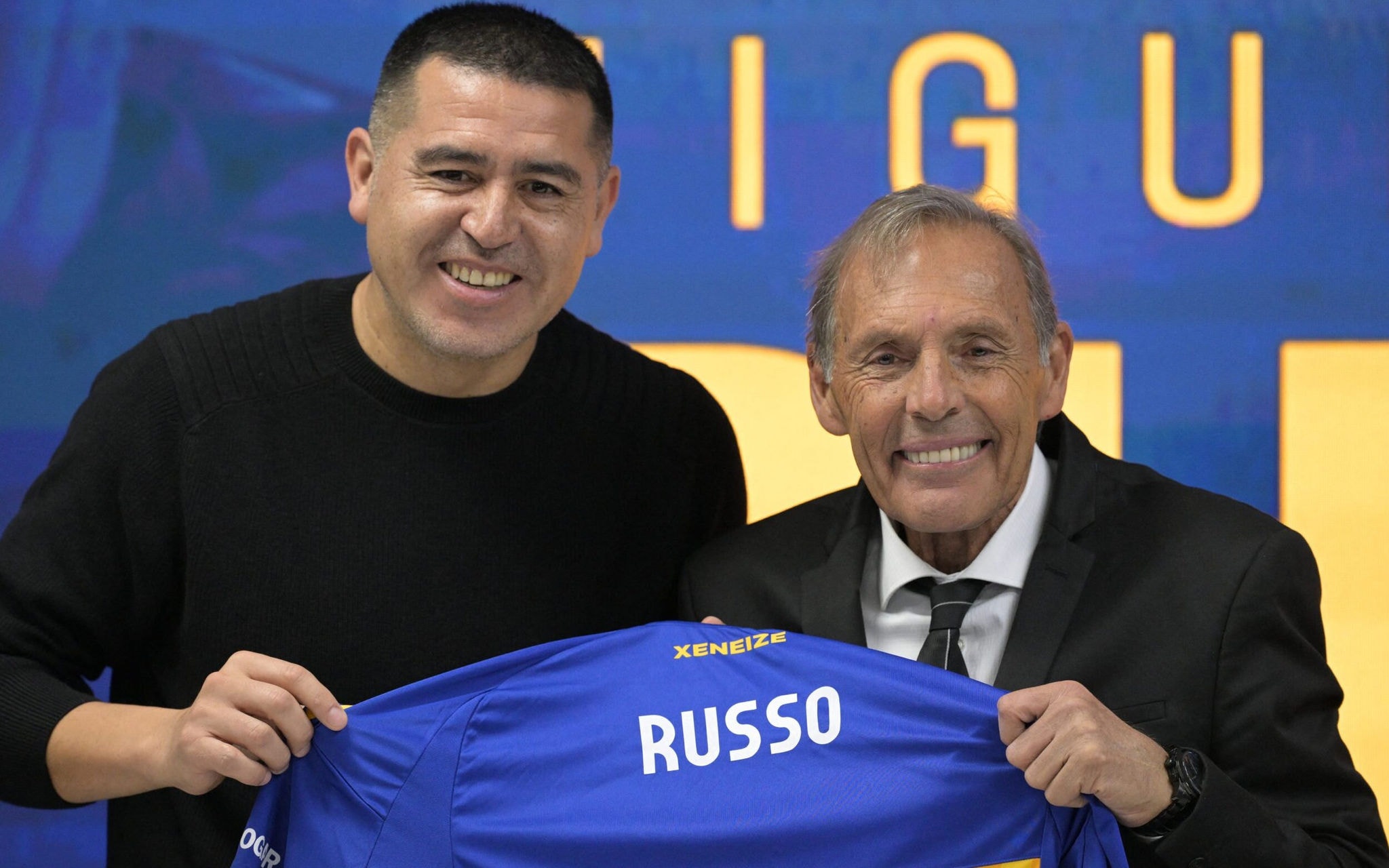 Miguel Russo ao lado de Juan Roman Riquelme, ídolo e presidente do Boca Juniors (Foto: Juan Mabromata/AFP)