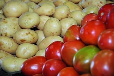 Batata e tomate estão com preços em queda 