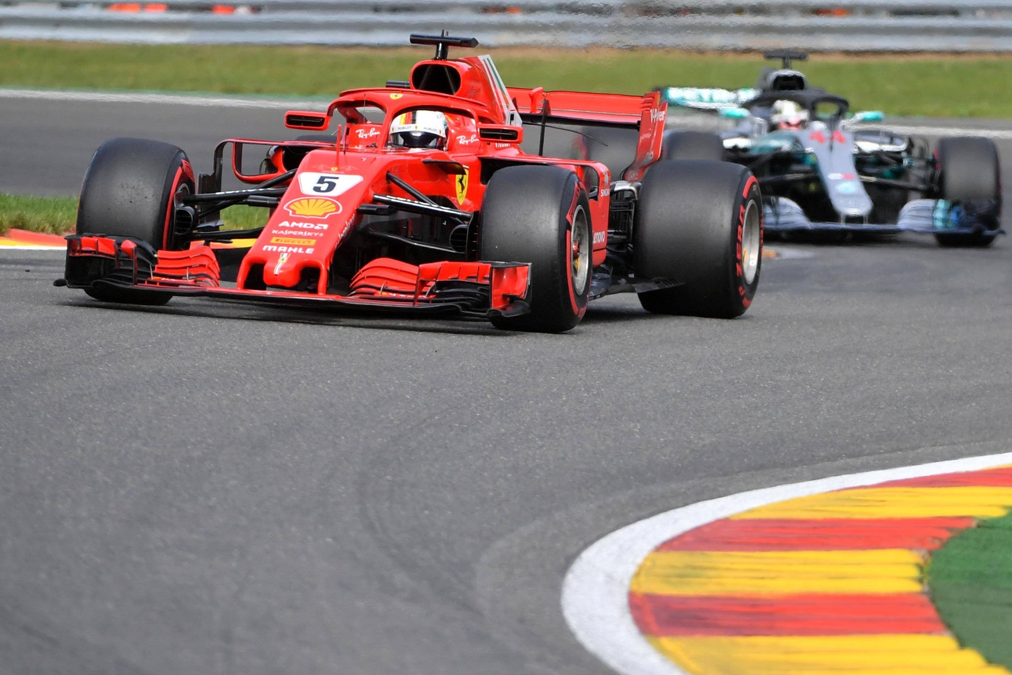 Vettel bate Hamilton e vence GP da Bélgica