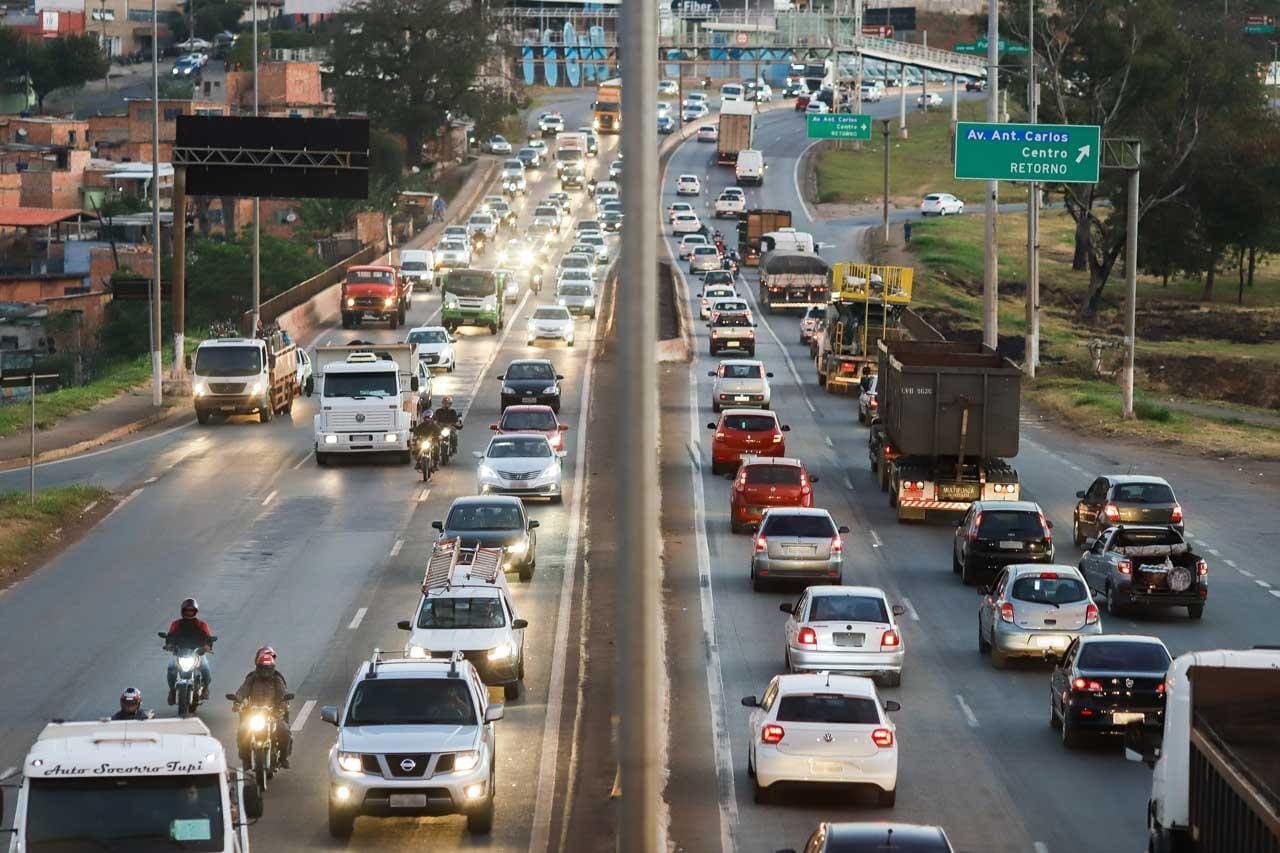 Além dos encargos financeiros por atraso, a falta de pagamento da taxa, que é o documento exigido pela autoridade de trânsito