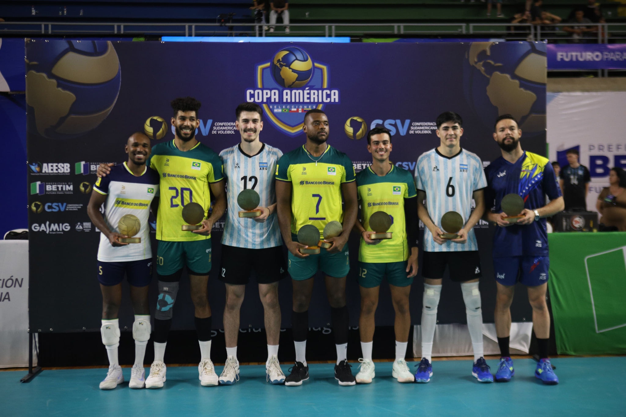 Seleção teve quatro atletas brasileiros