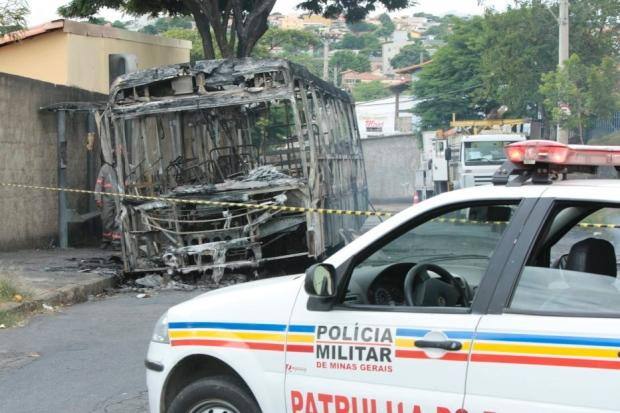 Nessa terça (3), um ônibus foi queimado na região Norte de BH
