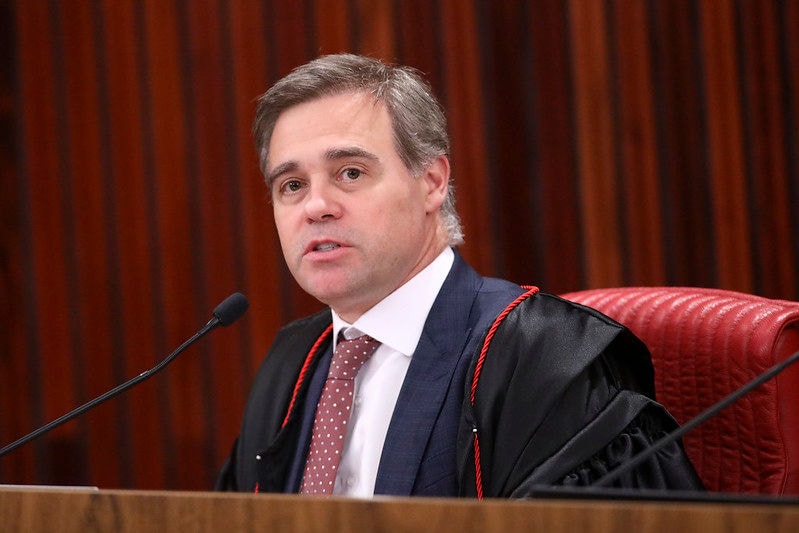 André Mendonça tomou posse no TSE em uma solenidade rápida e sem discursos