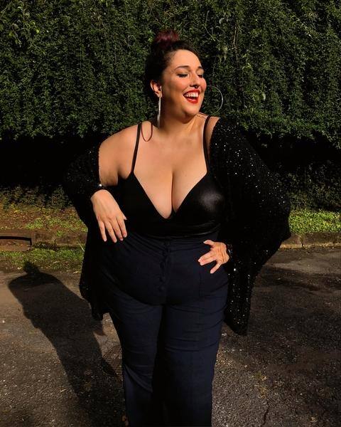 A fotógrafa Ana Paula Aguiar sofreu, por muitos anos, com episódios de gordofobia e só foi compreender que podia ser feliz e assumir seu próprio corpo quando travou contato com o movimento body positive
