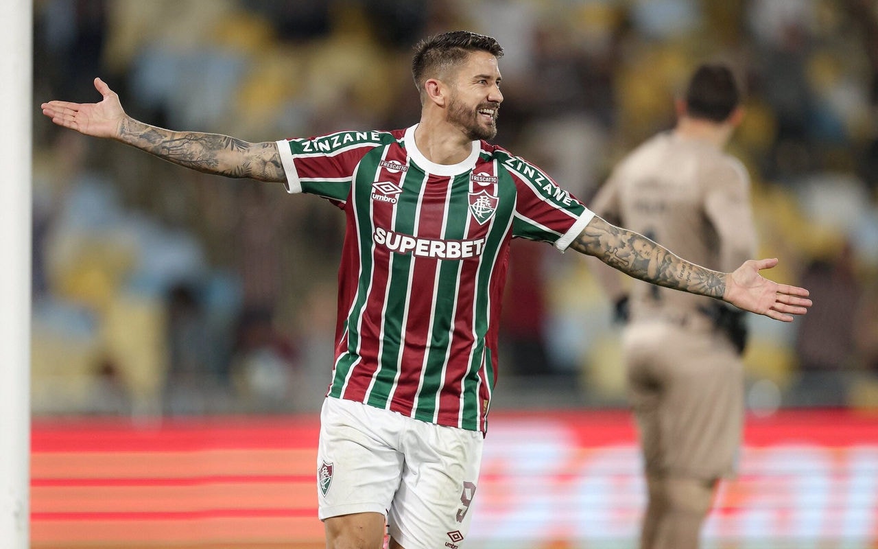 Everaldo comemora gol pelo Fluminense contra o Grêmio (Foto: Marcelo Gonçalves / FFC)