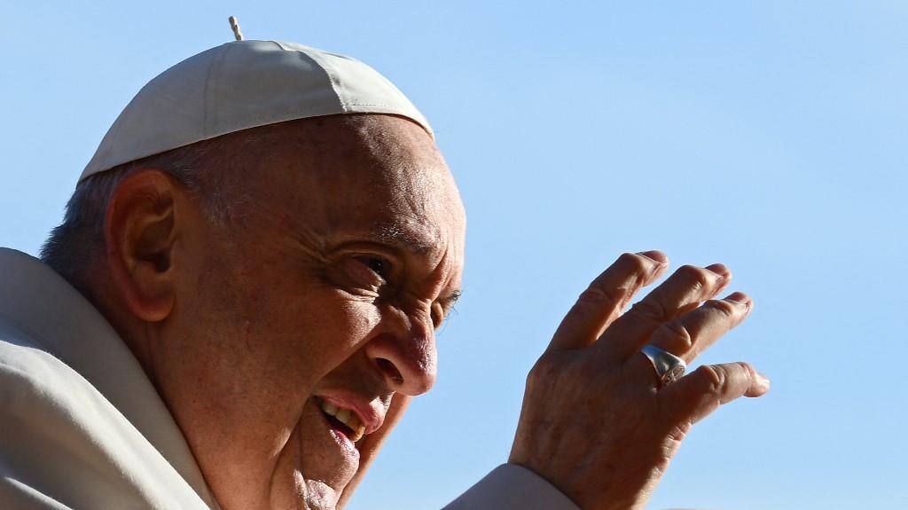 Papa Francisco foi internado na noite dessa quarta-feira (19), após se sentir mal