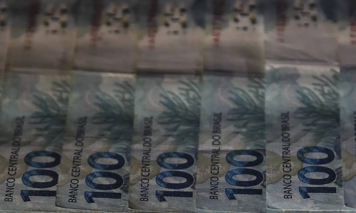 Banco Central apura dívida bruta crescente 