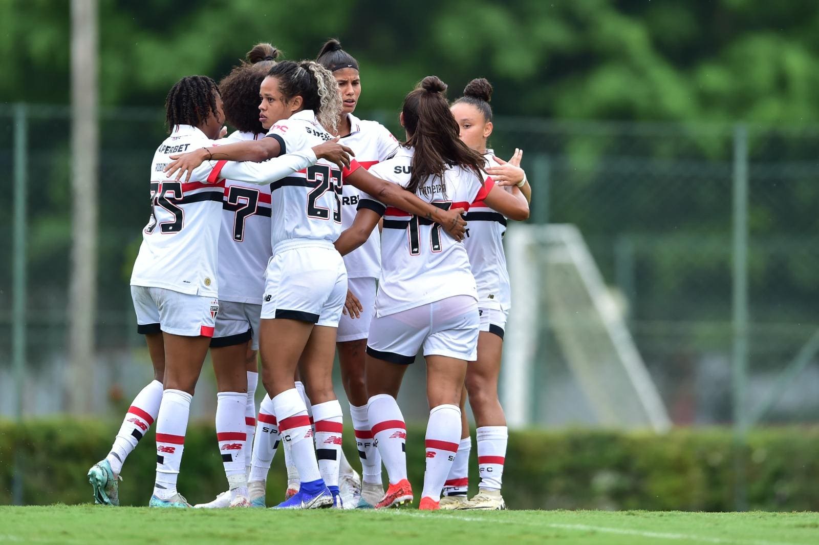 São Paulo e Botafogo se enfrentaram neste domingo (14) na 5ª rodada do Brasileirão Feminino, com vitória tricolor por 3 a 0
