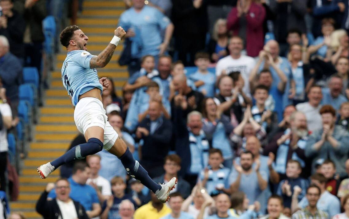 Em casa, Man City precisou suar, mas derrotou o Newcastle por 2 a 1, com gols de Sterling e Walker