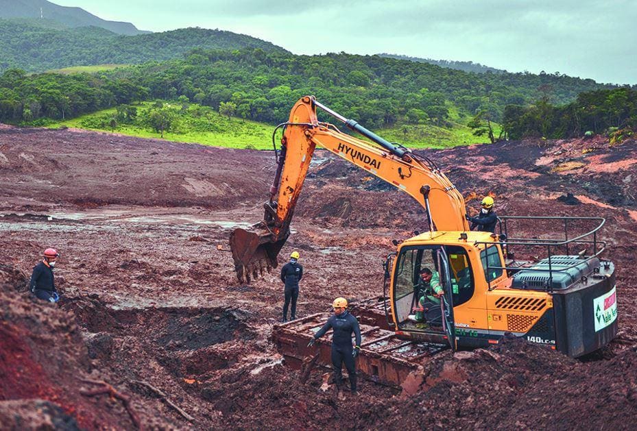 Trabalhos de buscas após colapso de barragem em Brumadinho