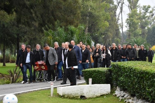 Celebridades do futebol participam do velório de César Menotti