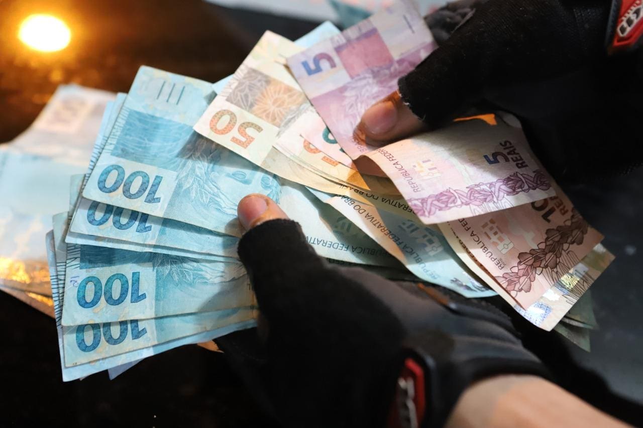Suspeitos levaram mais de R$ 6 mil do asilo