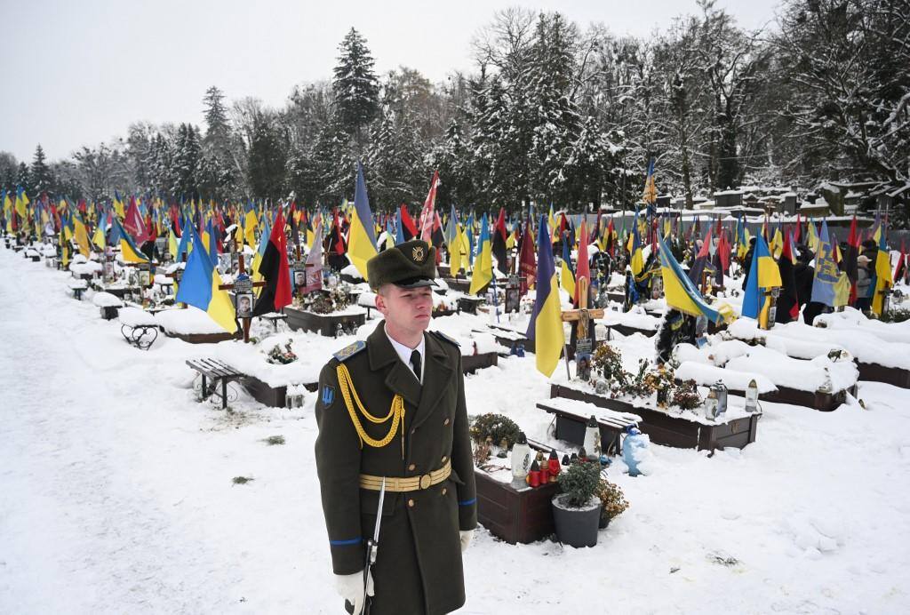Ucrânia cheio de neve no fim do outono 7122023