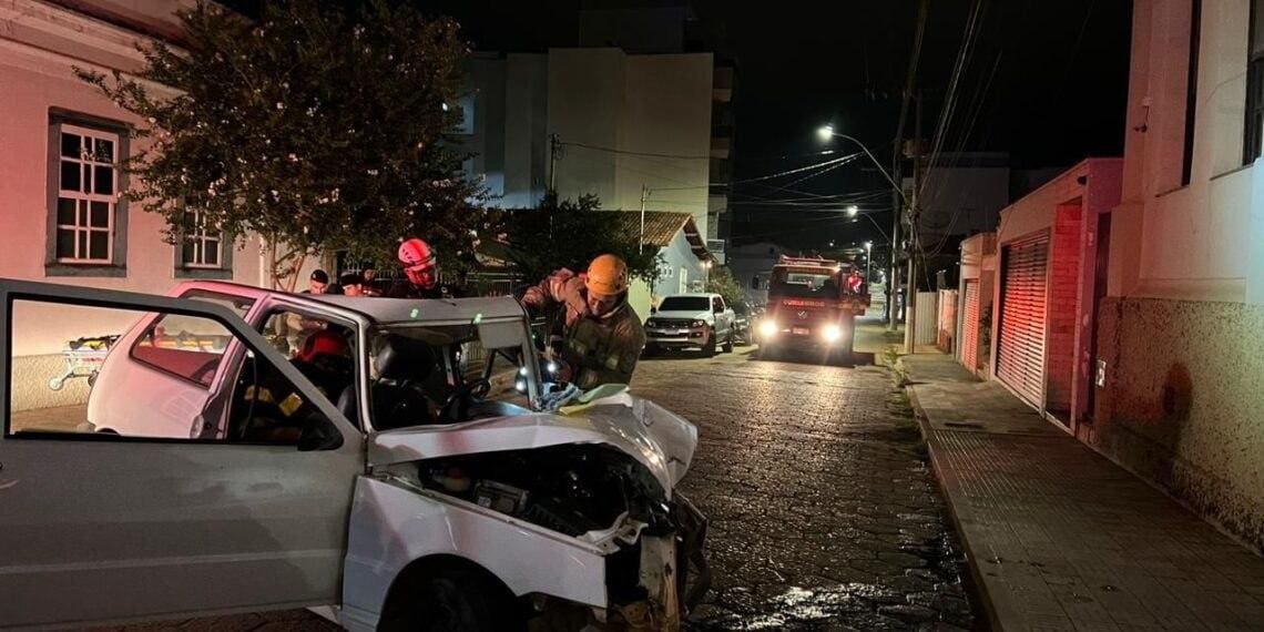 Acidente mobilizou os bombeiros na cidade do Sul de Minas