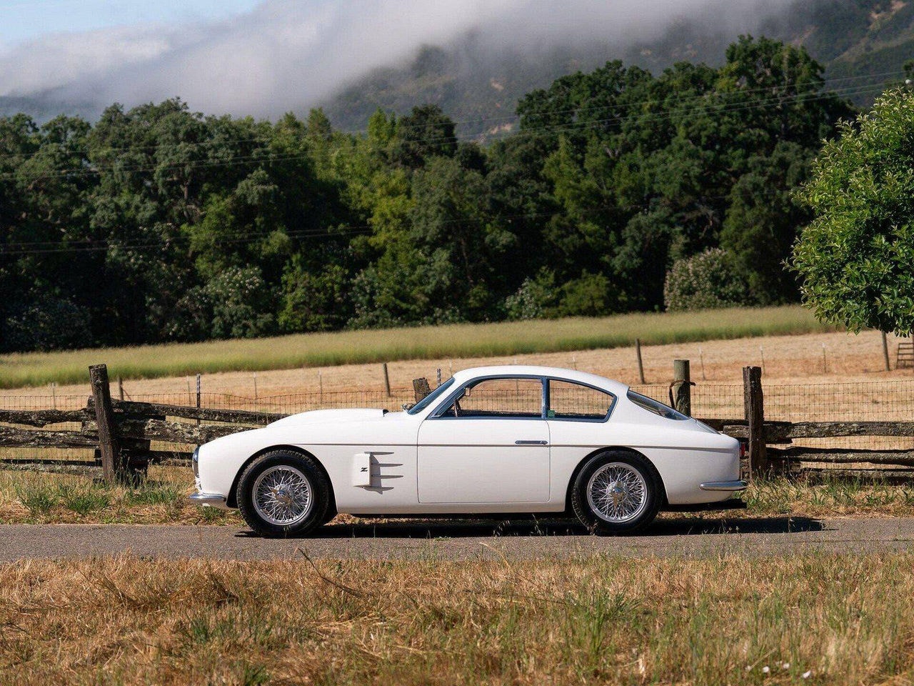 Raro Fiat 8V Berlinetta Zagato, de 1953, foi arrematado por uma quantia recorde de R$ 14,4 milhões