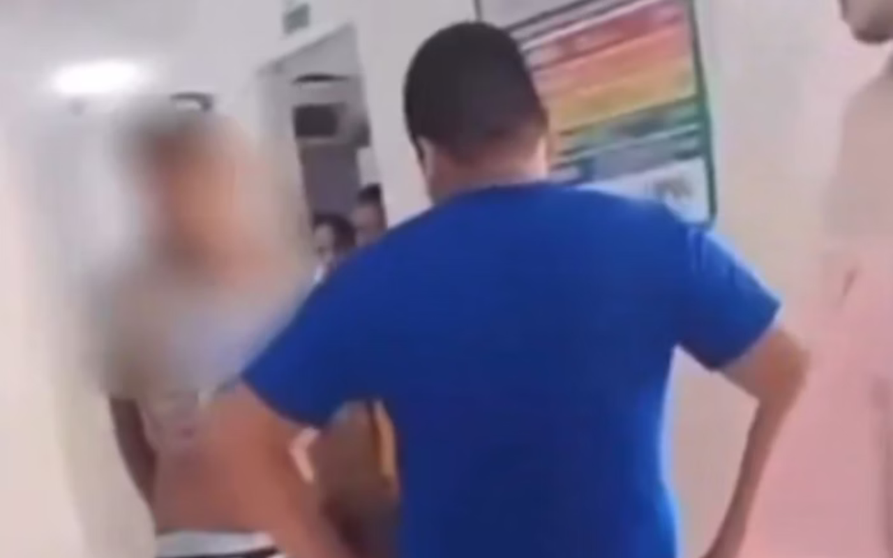 Homem fica com cenoura presa no ânus e precisa passar por intervenção médica