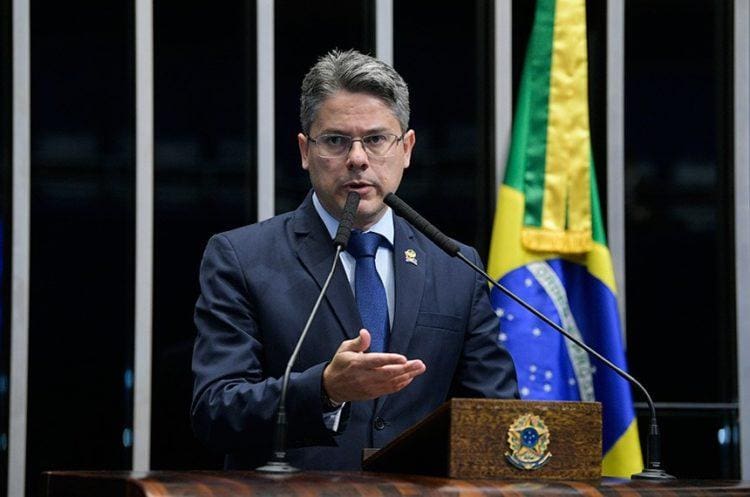 Senador Alessandro Vieira diz que não faz sentido limitar o escopo de investigação da CPI