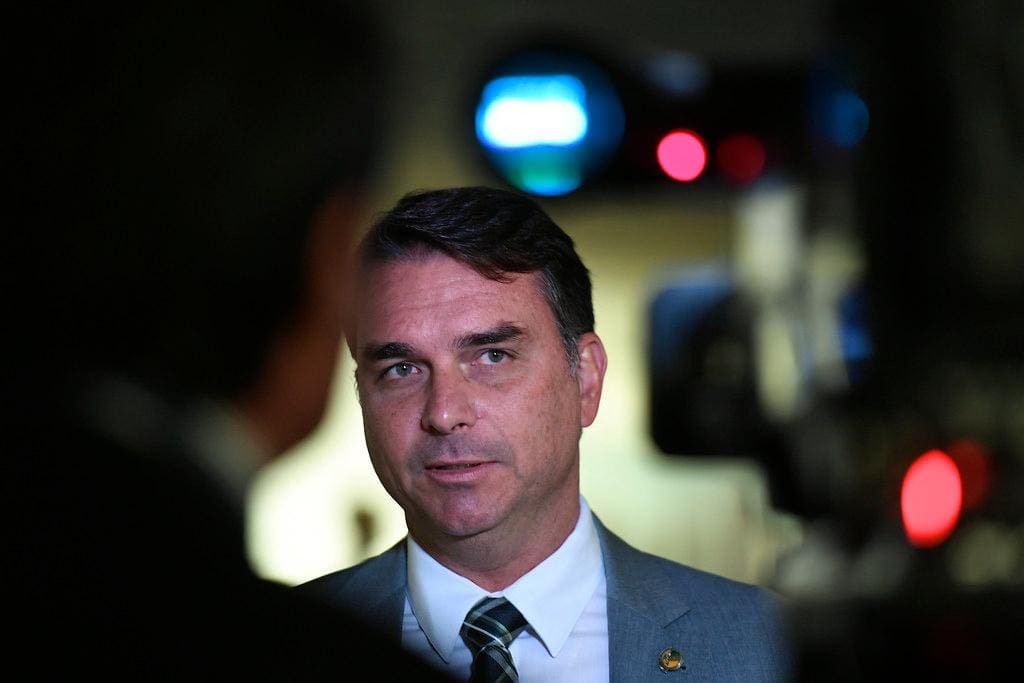 Senador Flávio Bolsonaro: Ministros da Corte eleitoral analisaram uma entrevista concedida à rádio Jovem Pan News, em outubro de 2022