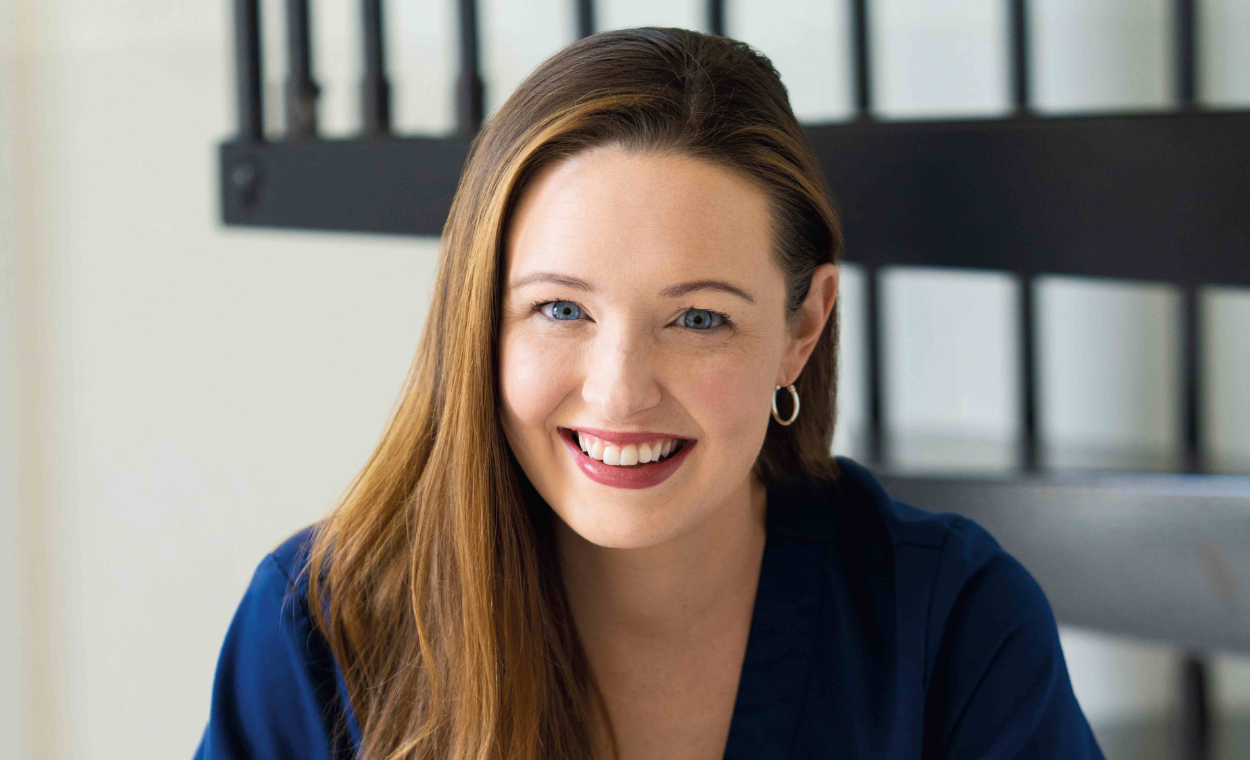 Hadley Vlahos, 32, estudou enfermagem e no best-seller “Entre a Vida e o Depois”