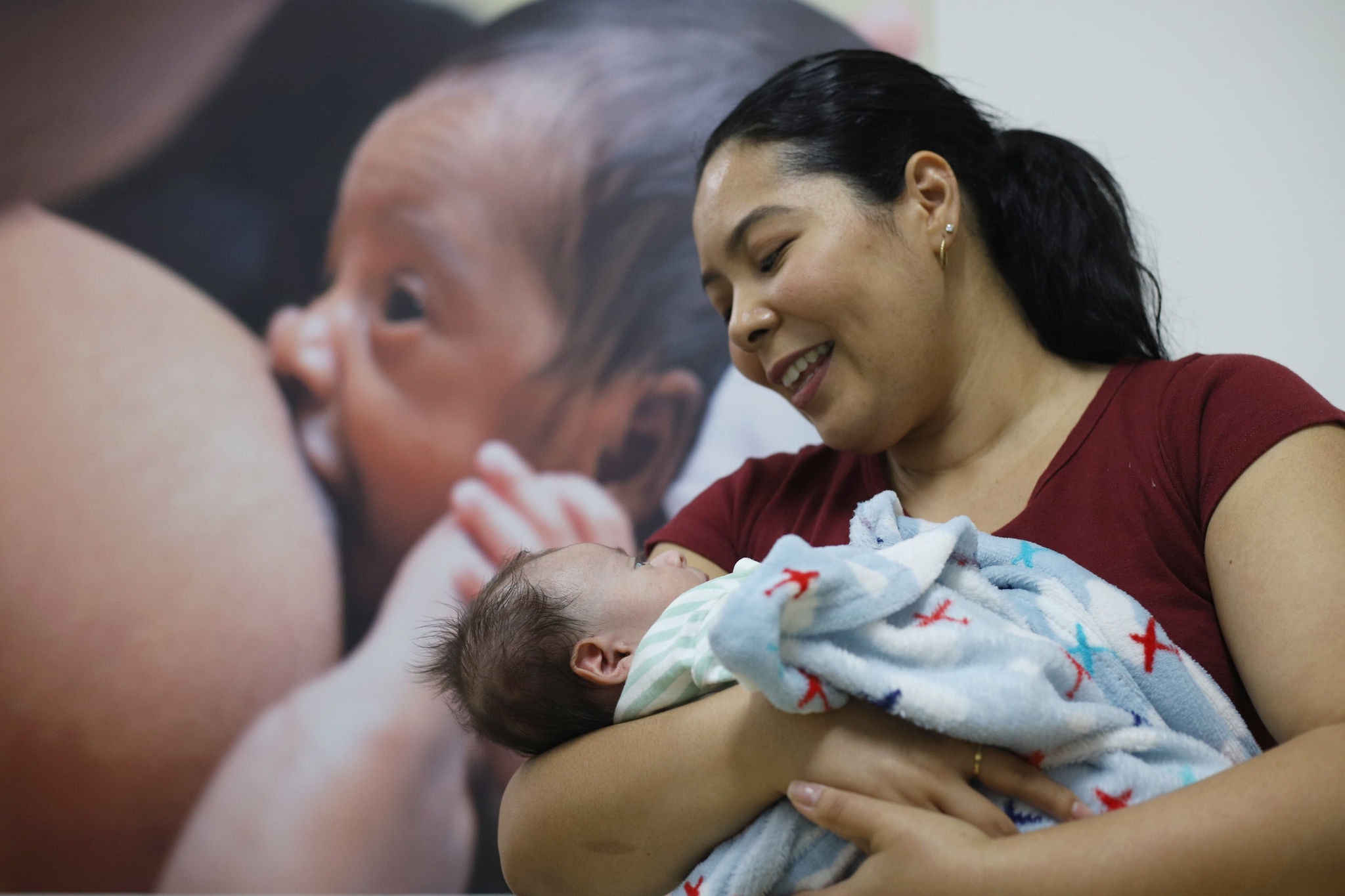 Mães e bebês participam de curso Bebê a Bordo, na Maternidade Odete Valadares (MOV)