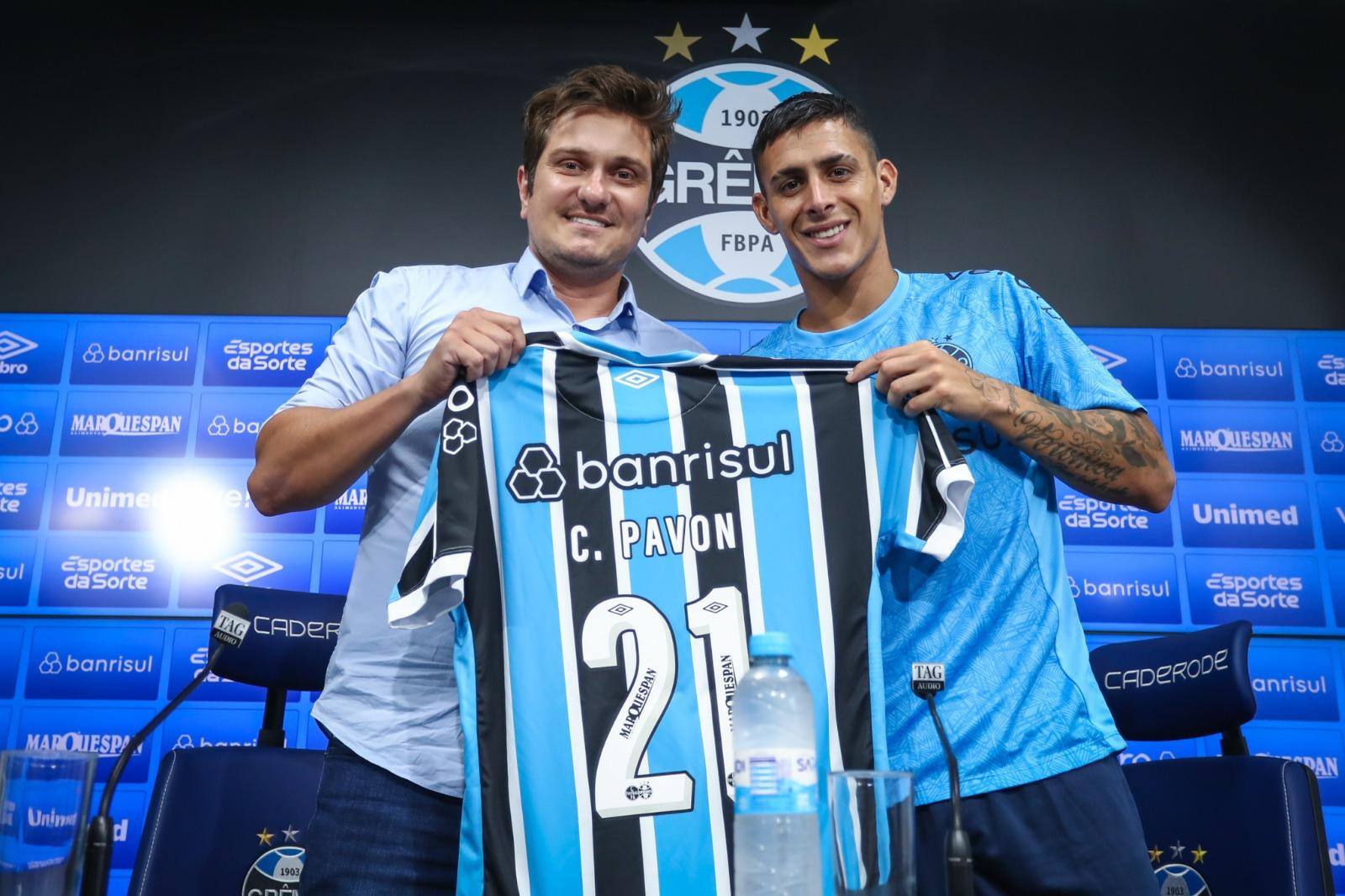Atacante Pavón até já estreou pelo Grêmio, mas só foi apresentado oficialmente nesta segunda (19)