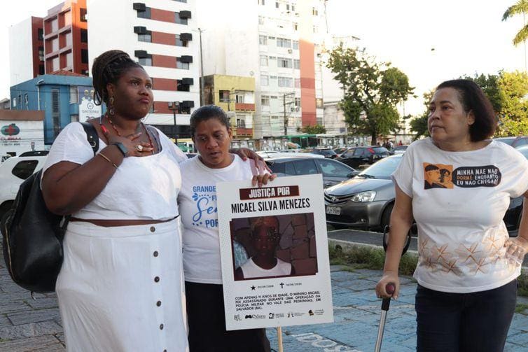coordenadora Gabriela Ashanti, que ampara uma mãe que perdeu seu filho para violência policial