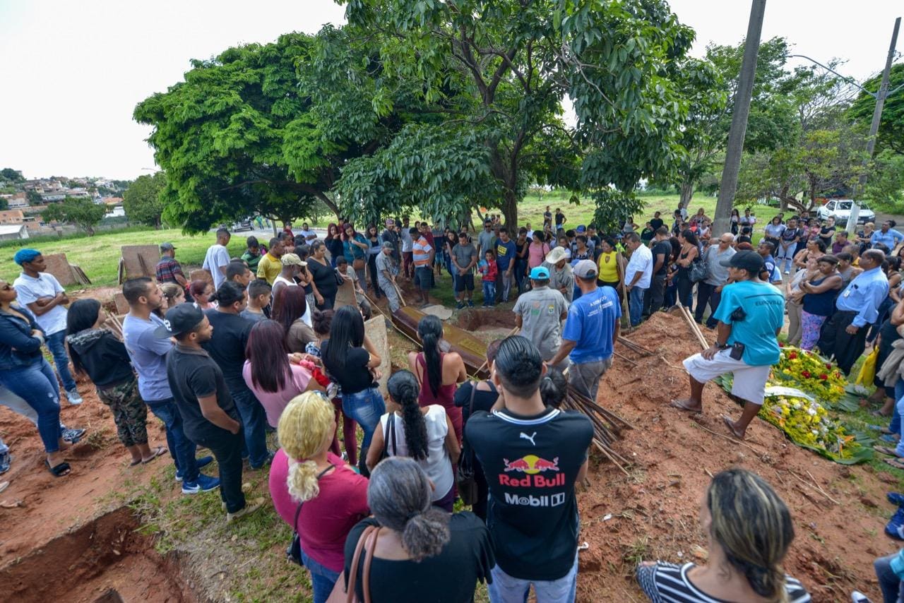 Vila Bernadete enterro