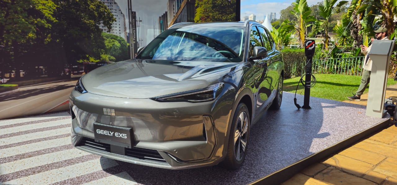 Geely EX5 tem motor elétrico que entrega 218 cavalos de potência e 320 Nm de torque