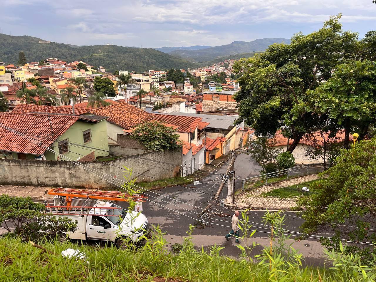 Acidente ocorreu na rua Contagem, no bairro Cristais, em Nova Lima