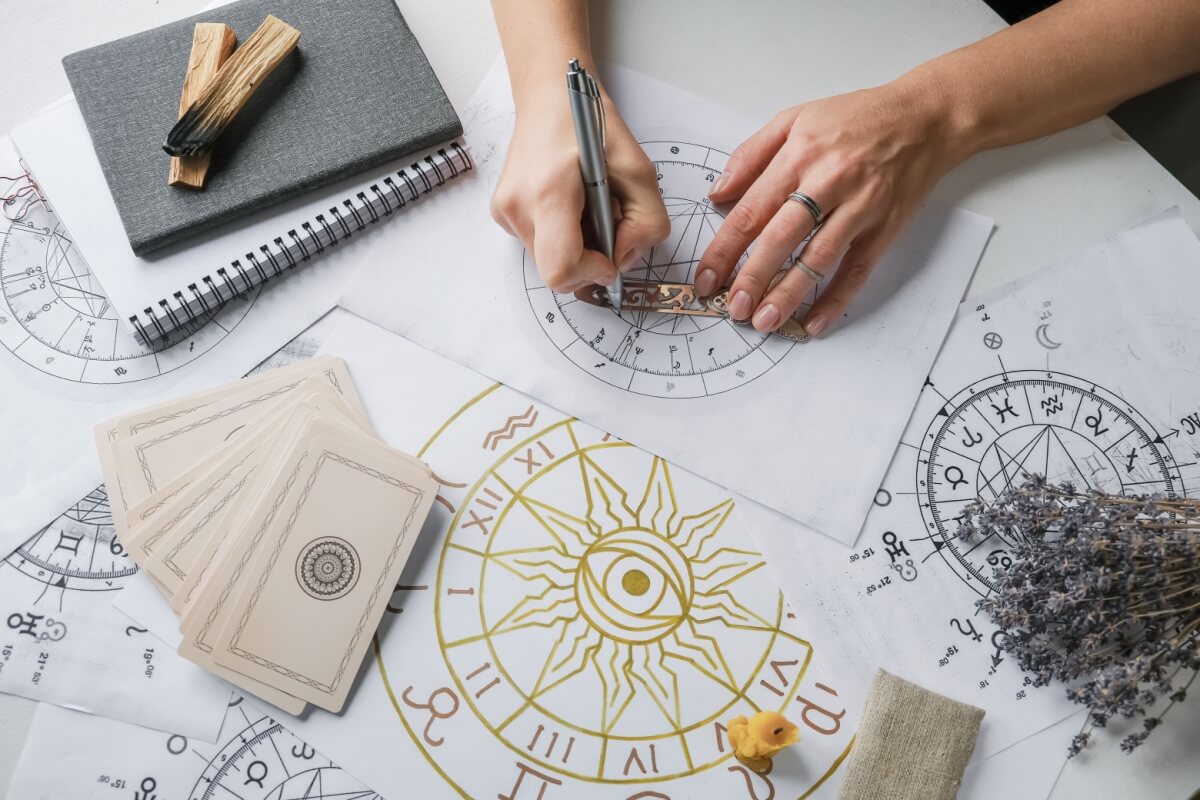 A posição dos astros no mapa astral revela pistas importantes sobre a jornada de individuação da alma