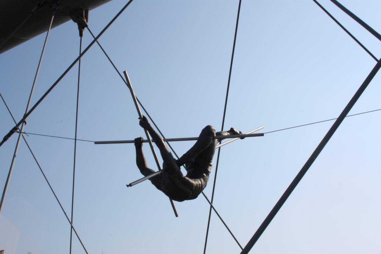 Artista de circo cai do trapézio e tem traumatismo craniano no interior de Minas