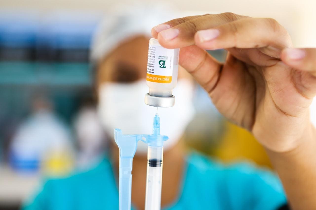 Idosos de 63 anos começam a ser vacinados contra Covid-19 em BH hoje vacinação coronavirus Belo Horizonte