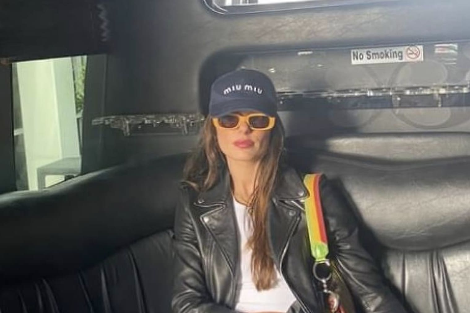 Isis Valverde é barrada de restaurante por roupa rasgada