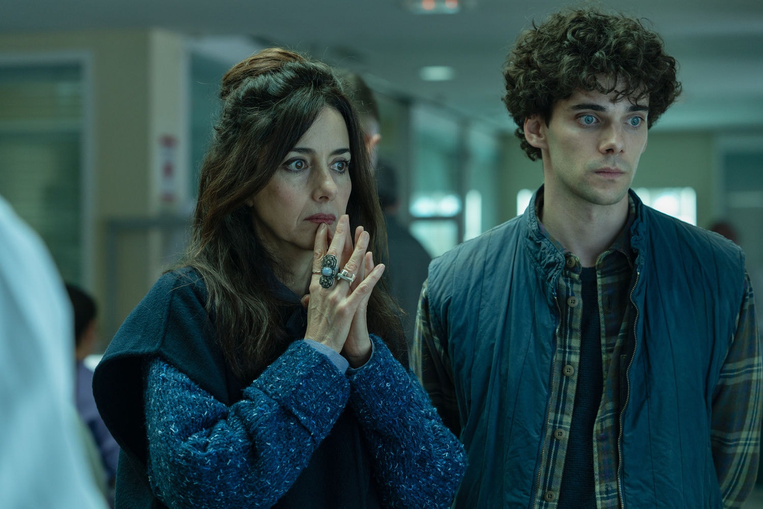 Cecilia Suárez (China Jurado) e Álvaro Rico (Elmer)  em cena de 'O Jardineiro'