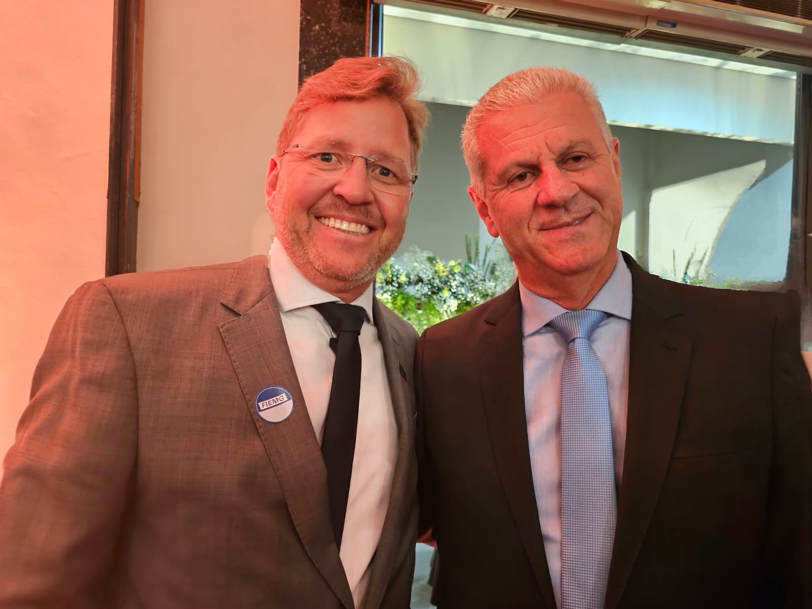 Guilherme Abrantes, presidente do Silemg e diretor do Laticínios Dona Formosa; com o vice-presidente de finanças da Faemg, Renato Laguardia, durante as comemorações do Dia da Indústria, no Minascentro, em Belo Horizonte