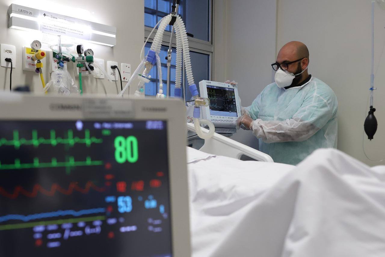 Bruno Brandão, 34, é fisioterapeuta respiratório no Centro Especializado em Covid-19 de Betim, na região metropolitana