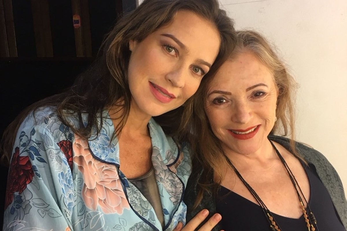 A atriz Luana Piovani ao lado de sua mãe, Francis Piovani