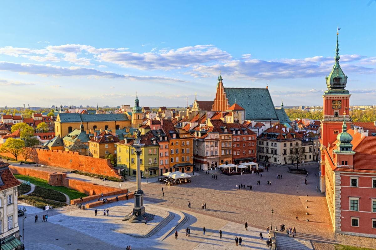 Varsóvia é a capital e a maior cidade do país