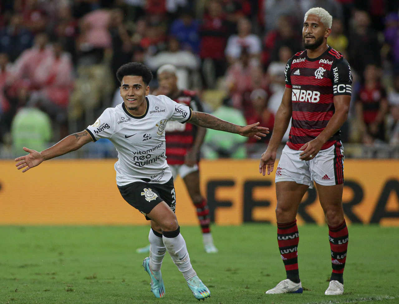 Du Queiroz durante partida entre Corinthians e Flamengo (Foto: Rodrigo Coca / Agência Corinthians)
