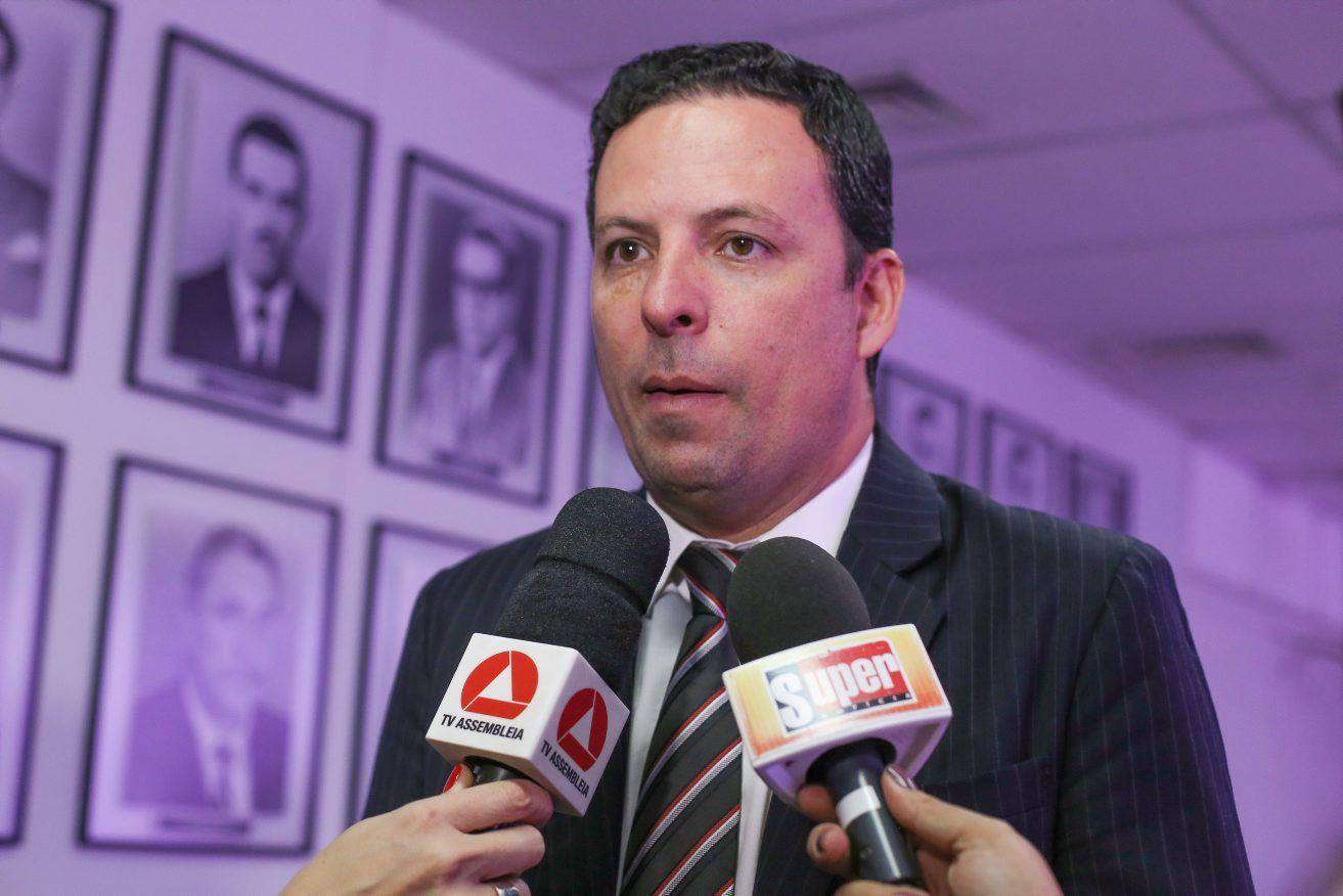 BELO HORIZONTE, MG, 20082019 - CIDADES - Comissao de Defesa dos Direitos da Pessoa com Deficiencia, da Assembleia Legislativa de Minas Gerais (ALMG), visita o DEER-MG para tratar sobre as condicoes de acessibilidade nos onibus e terminais rodoviarios Na