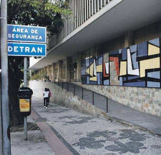 Caso foi registrado no Detran e carteira apreendida