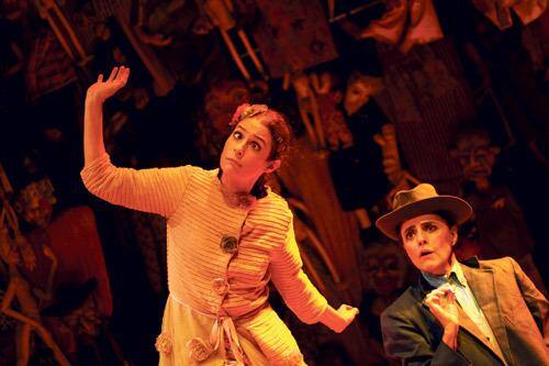 Andrea Beltrão e Marieta Severo em "As Centenárias": universo das carpideiras