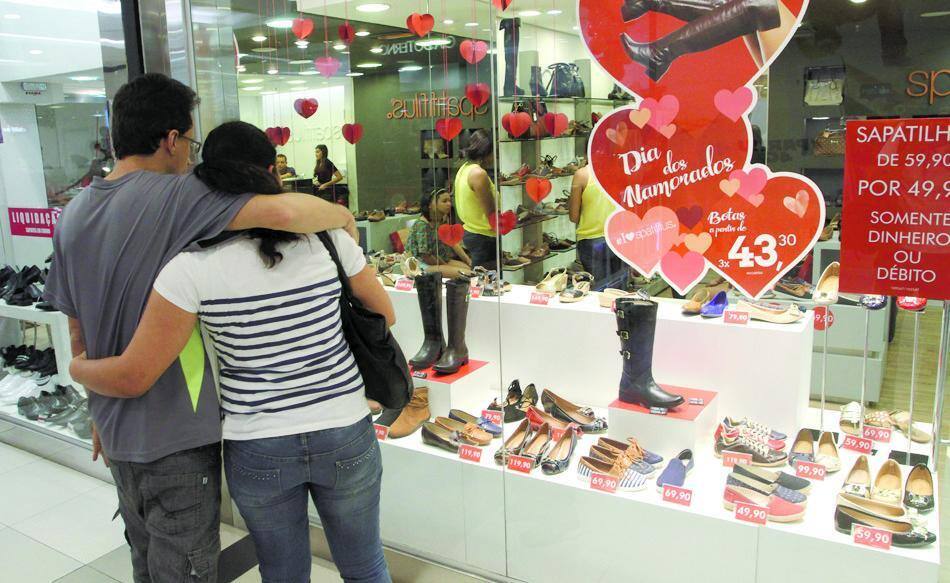 Promoção. No Shopping Cidade, a cada R$ 280 em compras cliente vai ganhar presente romântico