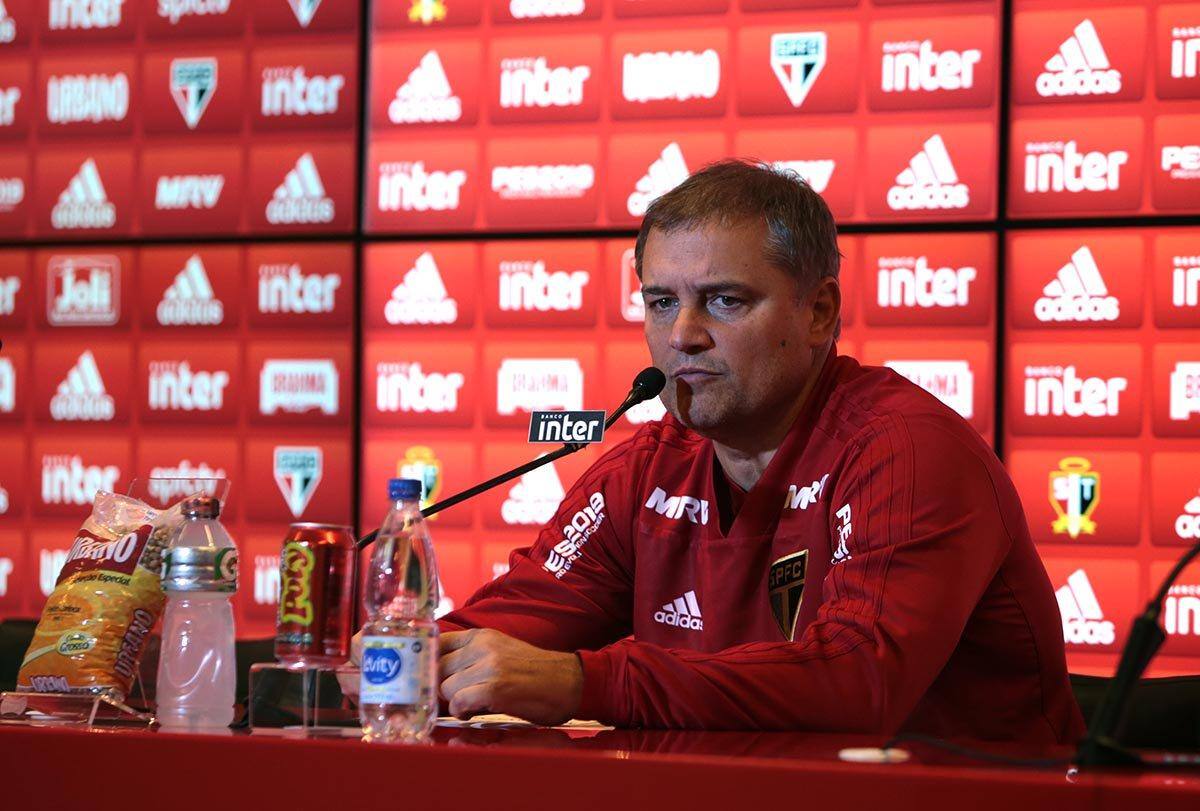 Diego Aguirre ainda tem uma dúvida em relação ao time que irá encarar o Sport, neste domingo (12), na Ilha do Retiro