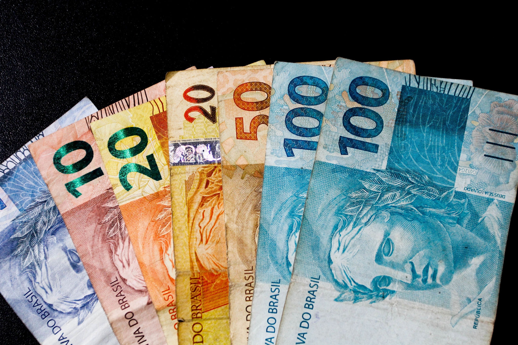 cédulas-real-notas Correção pelos índices da Selic, de 1989 a 2022, levaria o valor devido pela União a R$ 267 bilhões