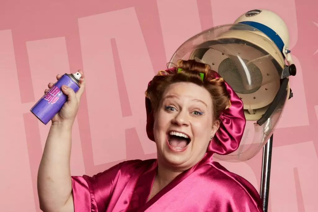 A atriz Vânia Canto, que vive a protagonista Tracy Turnblad