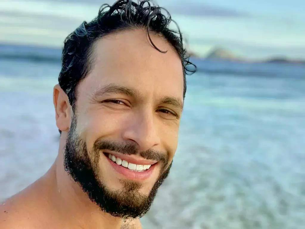 Rainer Cadete revela que precisou emagrecer 10 kg para viver personagem de ‘Terra e Paixão’