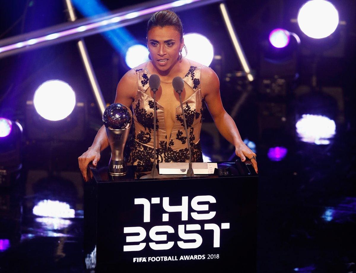 Marta, valorizada após seu sexto título de melhor do mundo, seguirá atuando no futebol americano